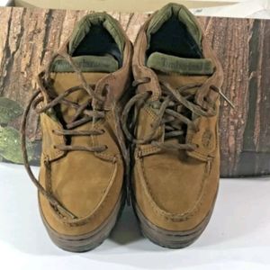 Timberland low top chukka woman's 6.5